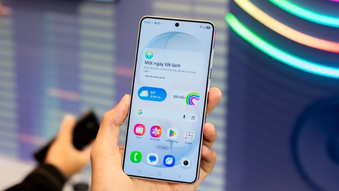 Máy có màn hình Dynamic AMOLED 2X kích thước 6.7 inch