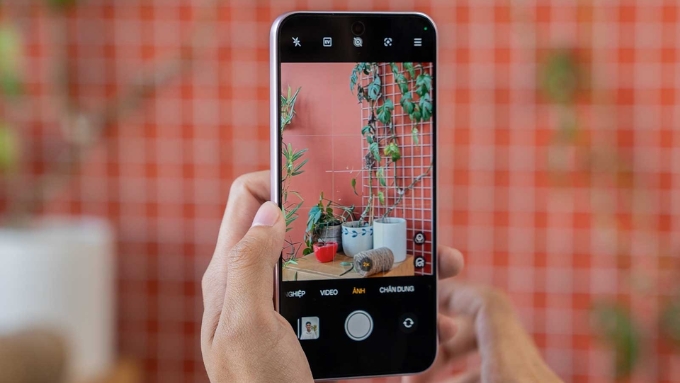 Nếu bạn ưu tiên sự sáng tạo, thích chụp ảnh phong cảnh rộng và selfie