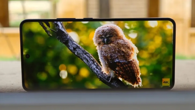 Với người dùng chú trọng trải nghiệm giải trí và chất lượng hiển thị cao hơn, dòng F sẽ tạo khác biệt rõ rệt