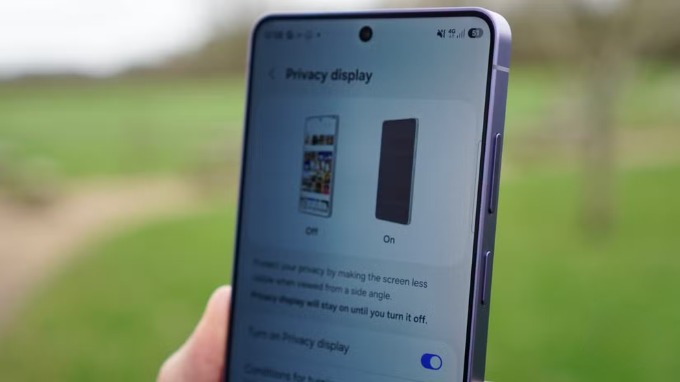 So sánh Samsung Galaxy S26 Ultra và Galaxy S26 Plus về Privacy Display