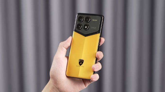 Thiết kế mặt lưng độc đáo được lấy cảm hứng từ siêu xe Essenza SCV12