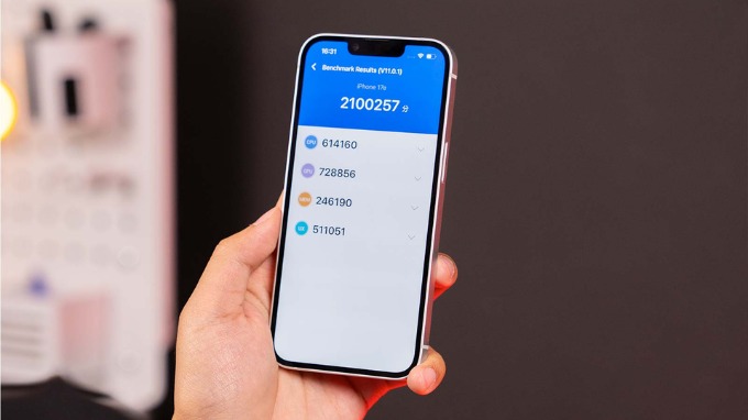Kết quả benchmark cho thấy hiệu năng của iPhone 17e gần như tiệm cận với iPhone 17
