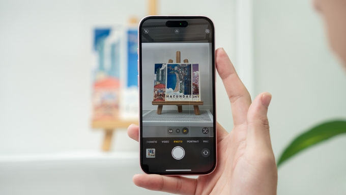 Điểm mạnh của iPhone 15 nằm ở khả năng xử lý hình ảnh tự nhiên, dải tương phản rộng