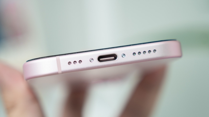 So sánh OPPO Reno15 vs iPhone 15 về pin