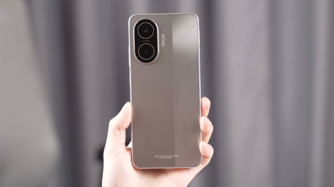 POCO C71 cũng có thiết kế tương đồng với mô-đun camera hình viên thuốc