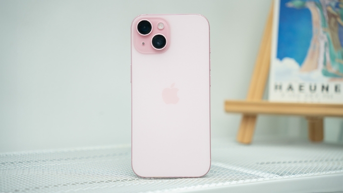 iPhone 15 hướng đến sự nhỏ gọn với kích thước 147.6 x 71.6 x 7.8 mm và trọng lượng chỉ 171g
