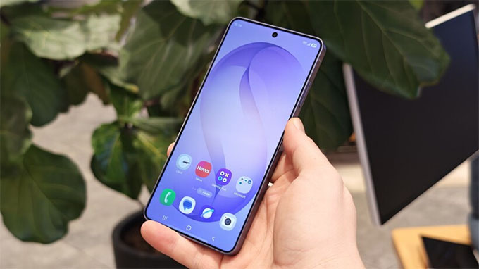 Trên Samsung S26 Ultra và Xiaomi 17 Pro Max đều trang bị màn hình chính 6,9 inch