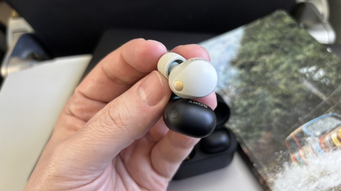 So sánh Sony WF-1000XM6 vs Sony WF-1000XM5 về khả năng chống ồn