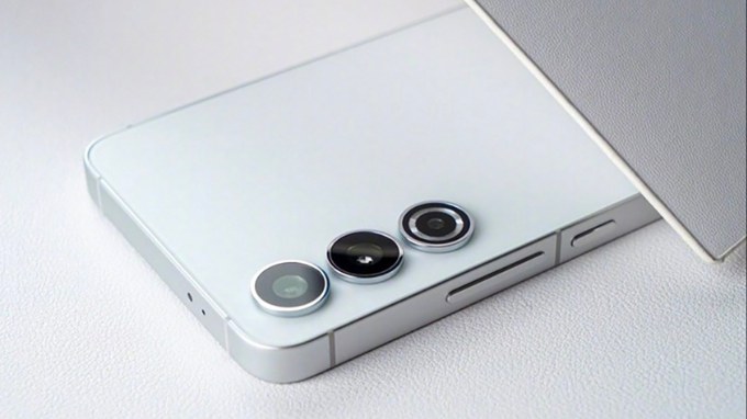 Galaxy S24 có vẻ ngoài vuông và phẳng hơn so với Galaxy S23 và S22