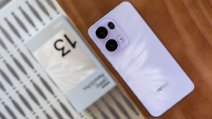 So sánh thiết kế Oppo Reno 13 Pro và Galaxy S25 cũ
