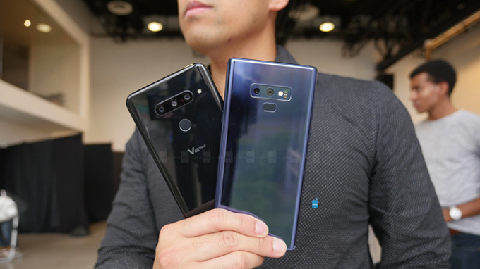 LG-V40-ThinQ-duoc-trang-bi-len-den-3-cum-camera-o-phia-sau-XTmobile