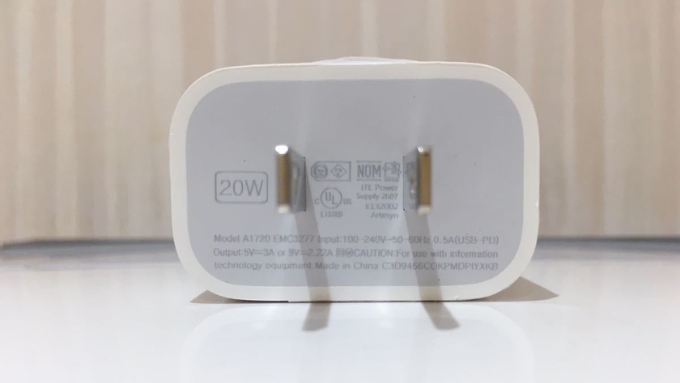 Mỗi sản phẩm phụ kiện Apple đều có một số serial (số seri) riêng biệt