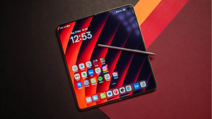 Một điểm cộng lớn là cả hai màn hình đều hỗ trợ cảm ứng bằng bút AI Magic Pen