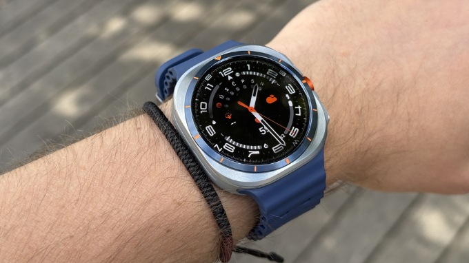Đánh giá Galaxy Watch Ultra 2025 về màn hình