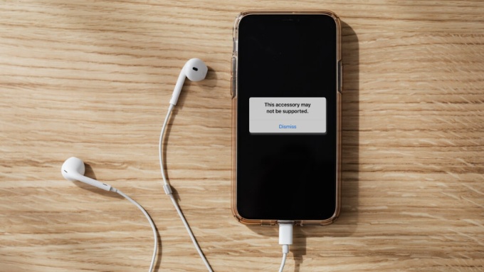 Nguyên nhân gây ra lỗi phụ kiện không hỗ trợ trên iPhone