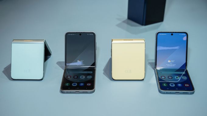 So sánh thiết kế của Samsung Z Flip 6 và Samsung S24 Ultra