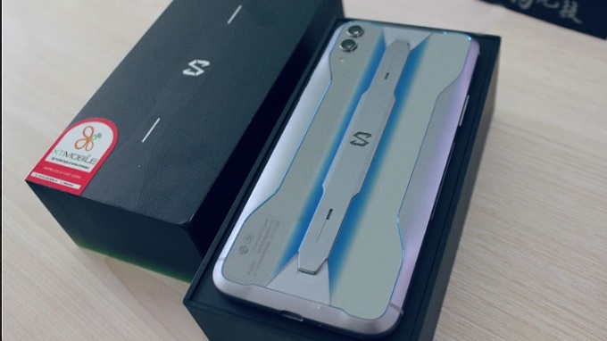 Black Shark 2 Pro màu bạc mạnh mẽ