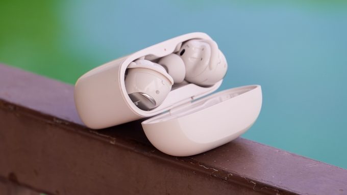 Bose QuietComfort Ultra Earbuds thế hệ thứ 2 được xem là đối thủ trực tiếp của AirPods Pro 3