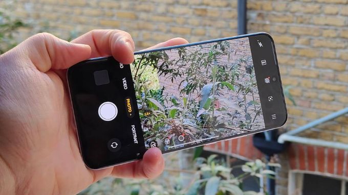 So sánh Oppo Reno 13 Pro và Galaxy S25 cũ về camera