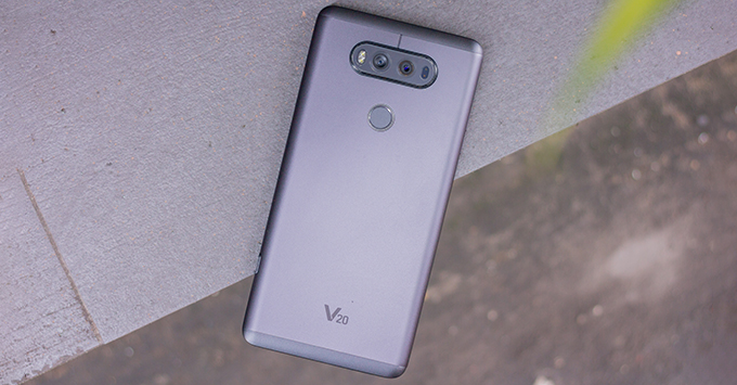 danh-gia-lg-v20-mot-nam-tuoi-smartphone-khong-hop-thoi-nhung-hop-gia_1