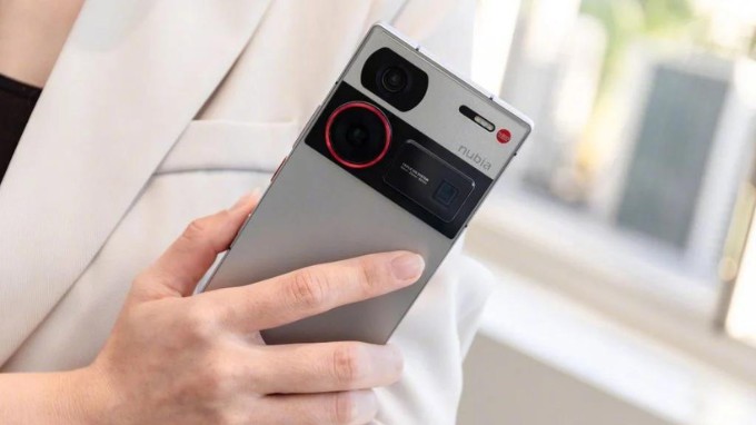 Ngoại hình Nubia Z60 Ultra