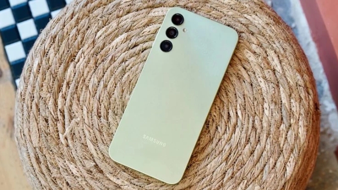 Samsung Galaxy A15 4G sở hữu màn hình Super AMOLED cao cấp hơn hẳn các đối thủ cùng giá