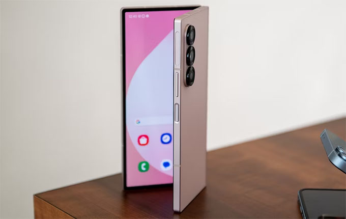 Galaxy AI được tối ưu hóa trên điện thoại màn hình gập