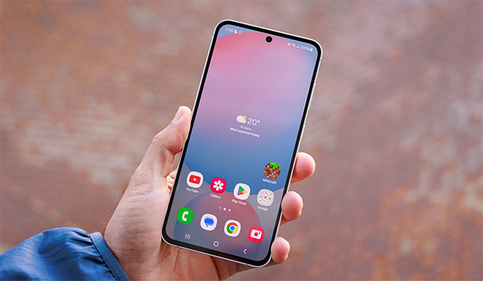 Màn hình Samsung S24 FE và Samsung S24 Plus đều có kích thước 6.7 inch