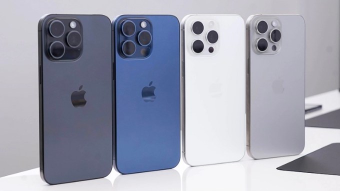 Bàng màu Titan trên iPhone 15 Pro Max