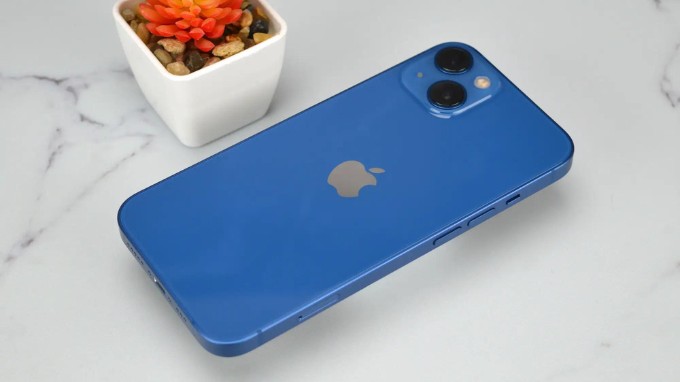 iPhone 13