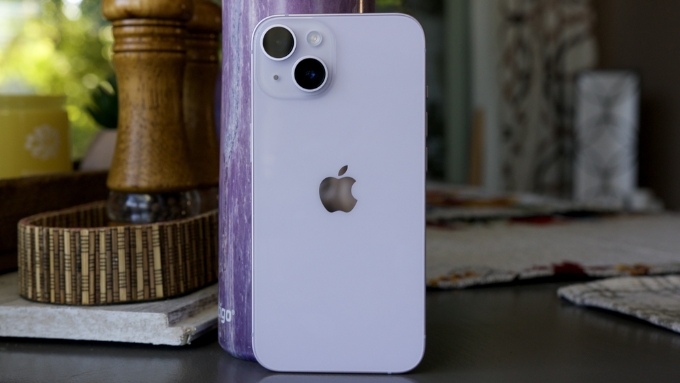 Đánh giá iPhone 14 về ngôn ngữ thiết kế & chất liệu