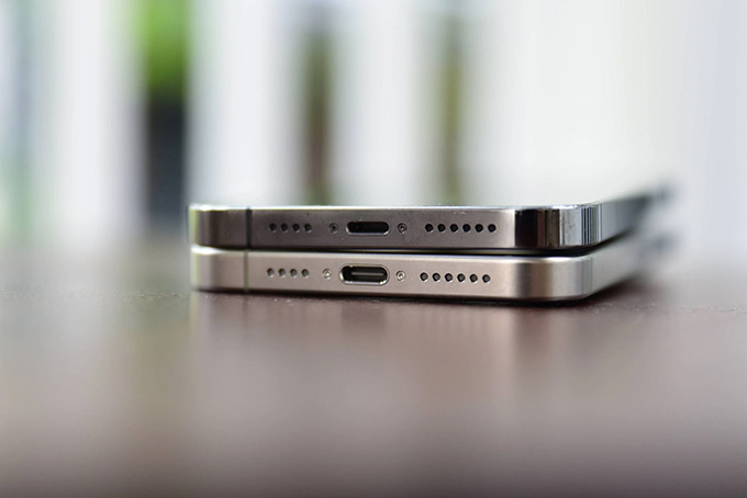 So sánh cổng sạc iPhone 15 Pro và iPhone 13 Pro