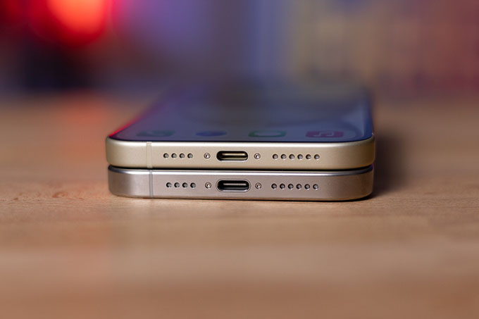 So sánh pin sạc iPhone 15 Plus và iPhone 12 Pro Max