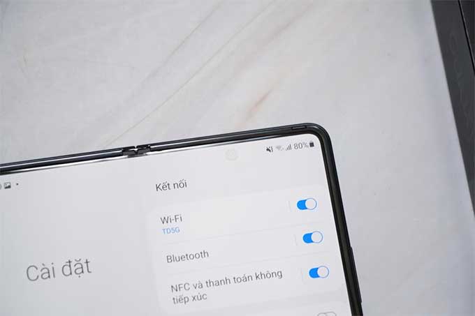 Camera ẩn dưới màn hình trên Galaxy Z Fold 3 và Galaxy Z Fold 4 có gì khác