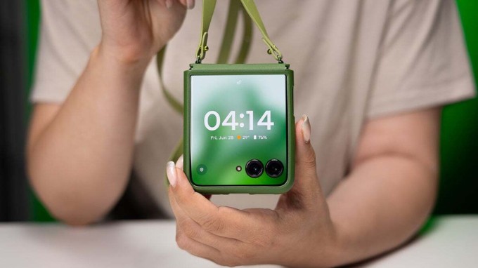 Motorola Razr Plus (2024)