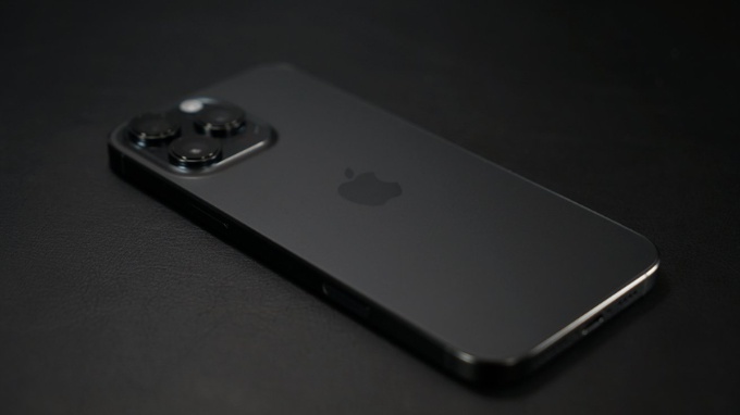 iPhone 16 Pro Max màu Titan Đen