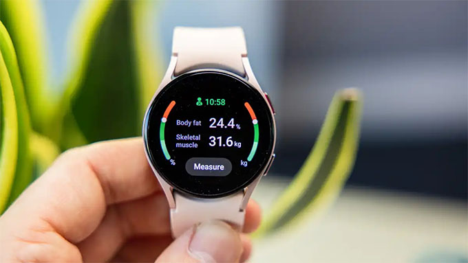 Galaxy Watch 5 được trang bị các tính năng như theo dõi nhịp tim, GPS và oxy trong máu