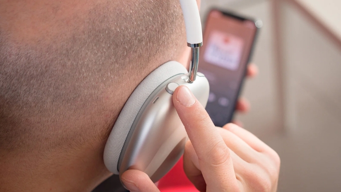 So sánh AirPods Max 2 vs AirPods Max về khả năng chống ồn cho thấy sự khác biệt lớn