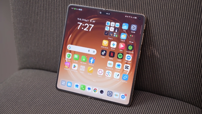 So sánh Oppo Find N6 vs Samsung Galaxy Z Fold 7 về màn hình