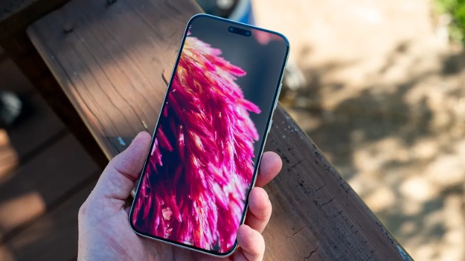 Màn hình HONOR Magic 8 Pro so với Galaxy S25 Ultra