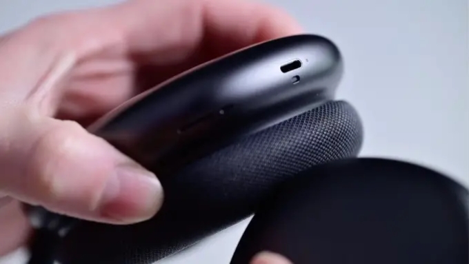 So sánh AirPods Max 2 vs AirPods Max về thời lượng pin