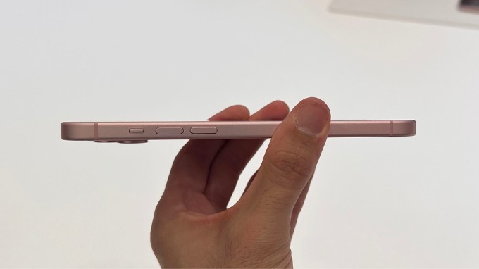Kiểm tra ngoại hình iPhone 15 cũ