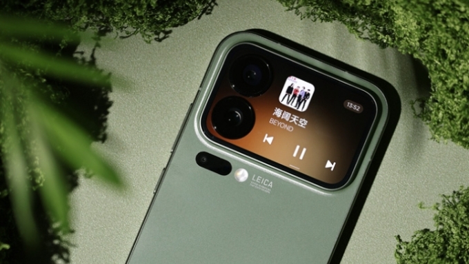 Xiaomi 17 Pro Max sở hữu thiết kế nổi bật với màn hình phụ ở mặt lưng