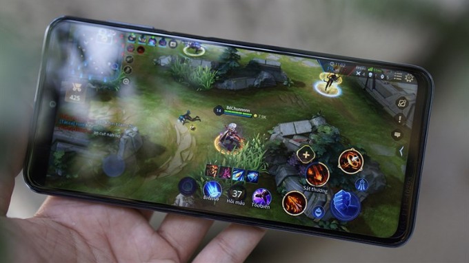 Xiaomi 13 vẫn có thể cày game vô tư