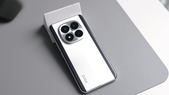 POCO M8 Pro sở hữu thân máy chắc chắn với kích thước 163.34 x 78.31 x 8.31mm
