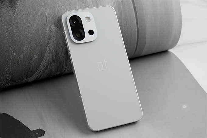 OnePlus 13T sở hữu 2 camera 50MP