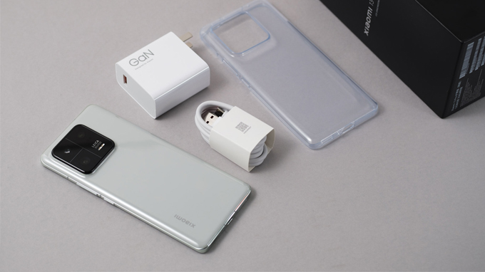 Thời lượng pin Xiaomi 13 Pro và Xiaomi 12 Pro như nhau