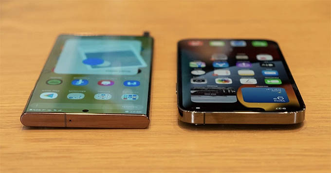 Thời lượng pin trên iPhone 13 Pro Max và Galaxy S22 Ultra
