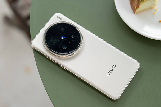 Vivo X200 Pro đi kèm với kính chống trầy xước