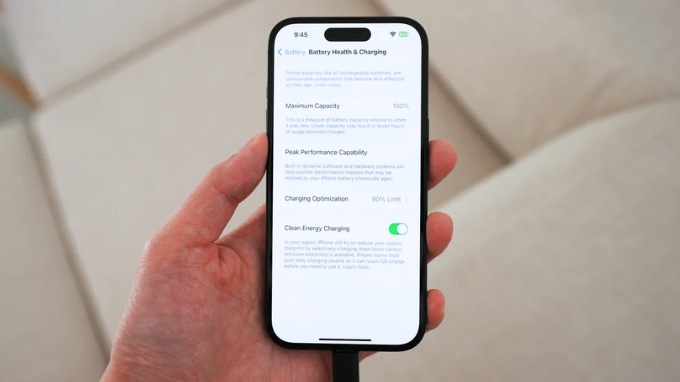 iPhone 15 hỗ trợ sạc nhanh với bộ sạc từ 20W trở lên
